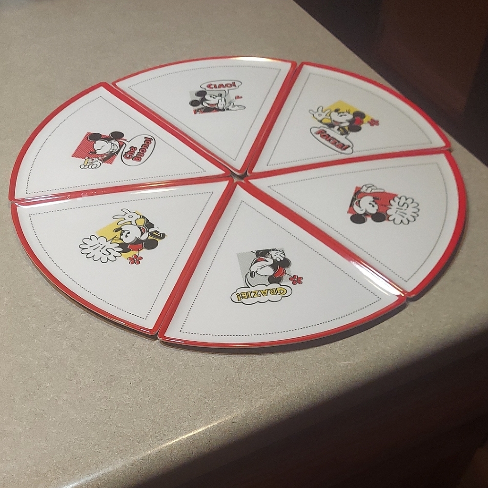 Mickey Mouse Pizza Slice Plates Set